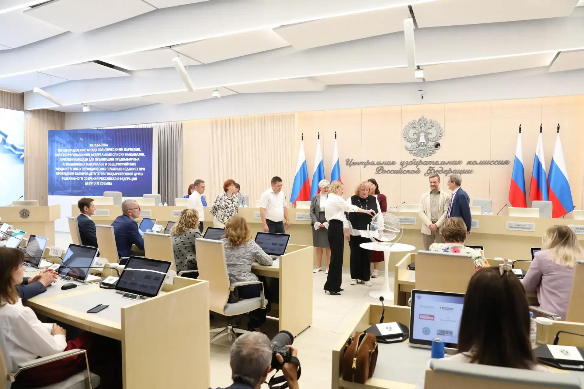 В ЦИК России прошли жеребьевки по распределению эфирного времени и печатных площадей ме...