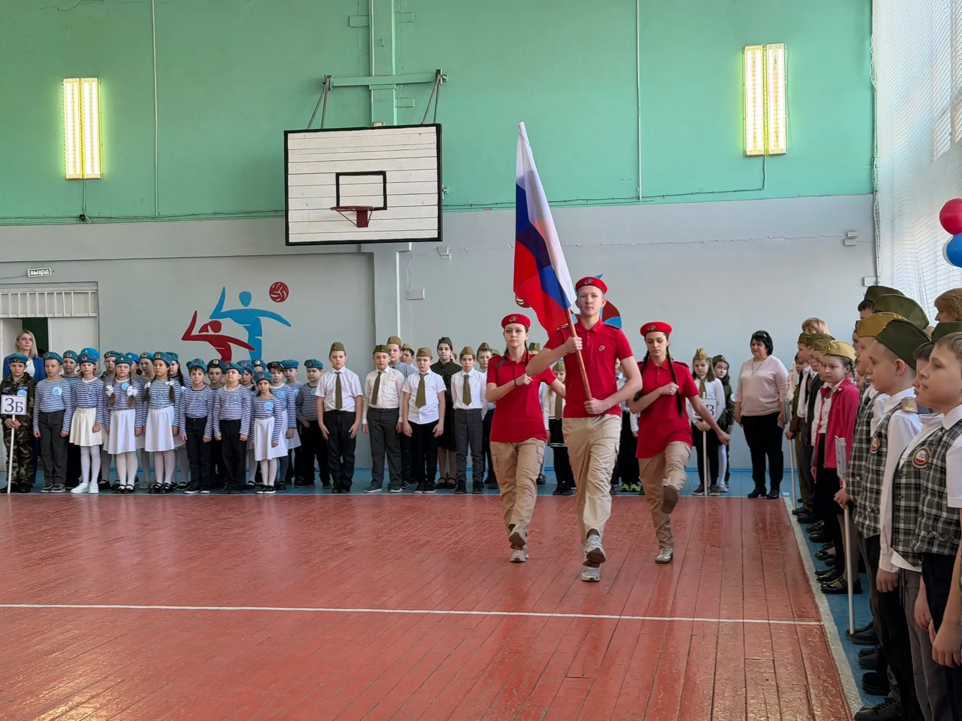 🇷🇺Сегодня в нашей школе царила атмосфера настоящего патриотизма и гордости! Торжественное мероприяти