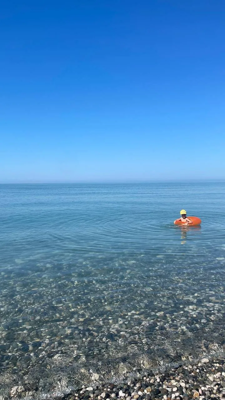 #ЦАНДРИПШ  🏖До моря 2 минуты ( 100 метров) Ставь ➕ вышлем вам фото, видео и цены! Скидки в мае и июн