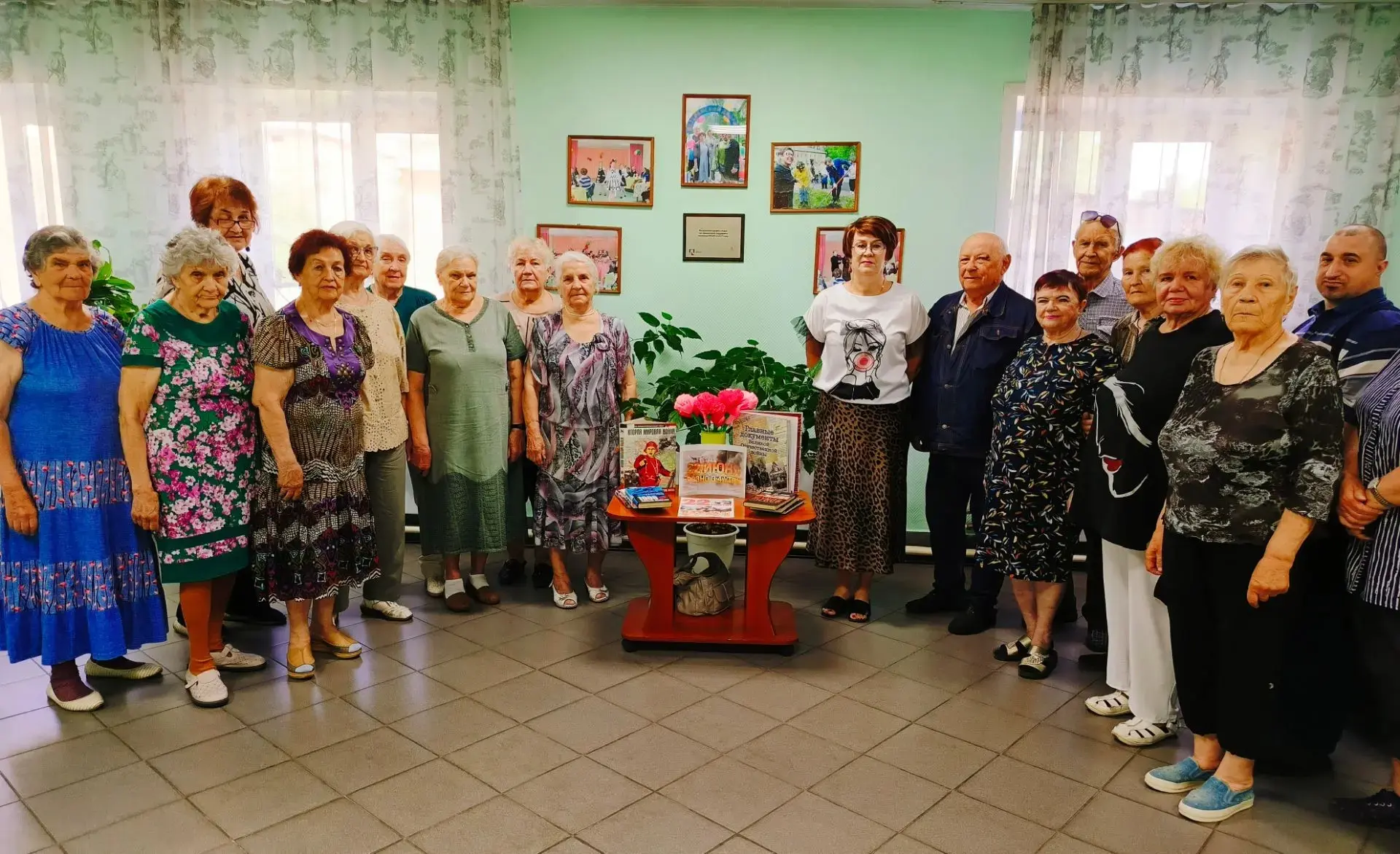 Минута молчания - это символ общей и вечной жизни народной памяти и скорби о каждом погибшем и всех 