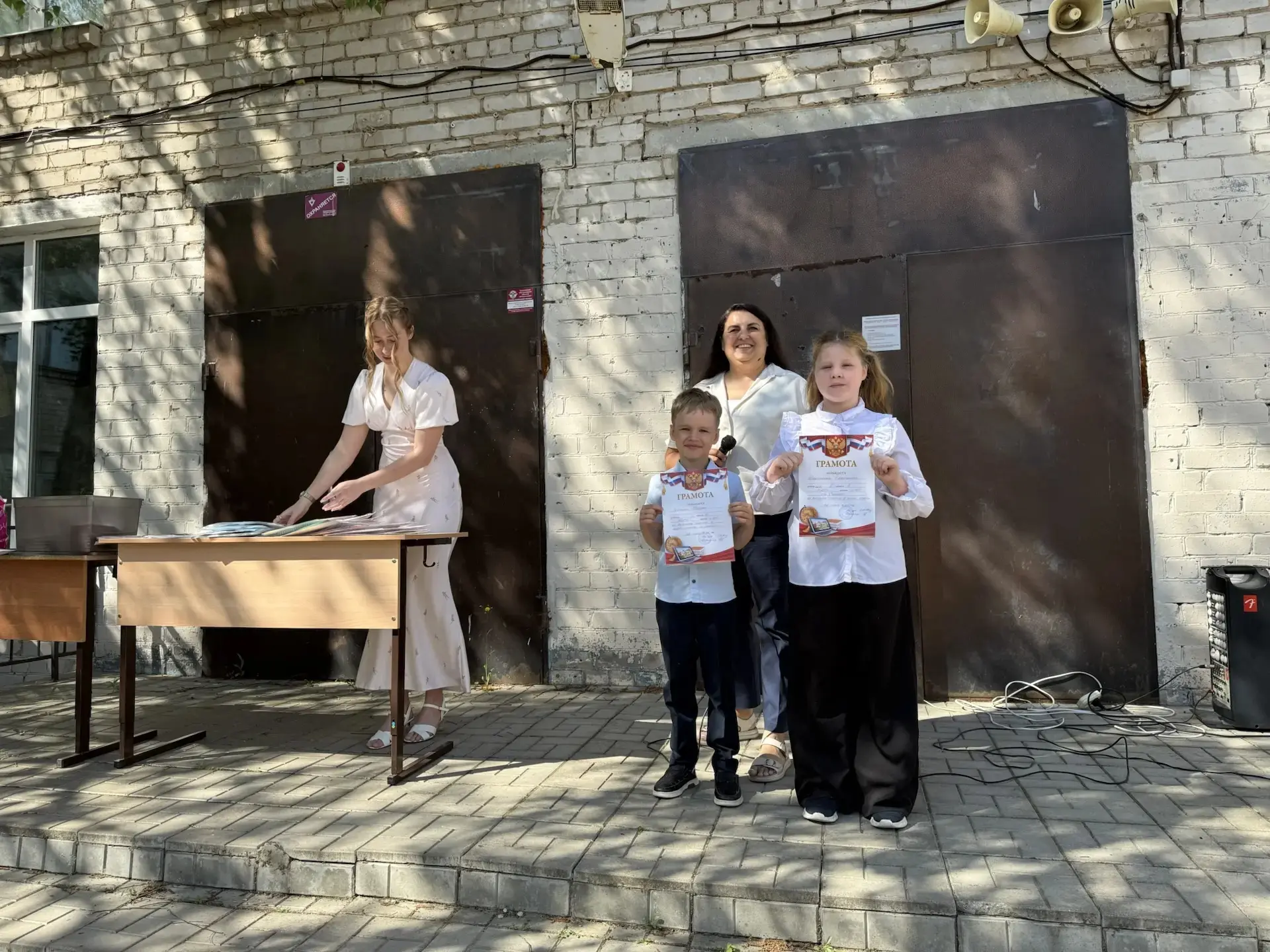 ‎🎉 Торжественная линейка в честь окончания учебного года: прощание со школьным годом и...