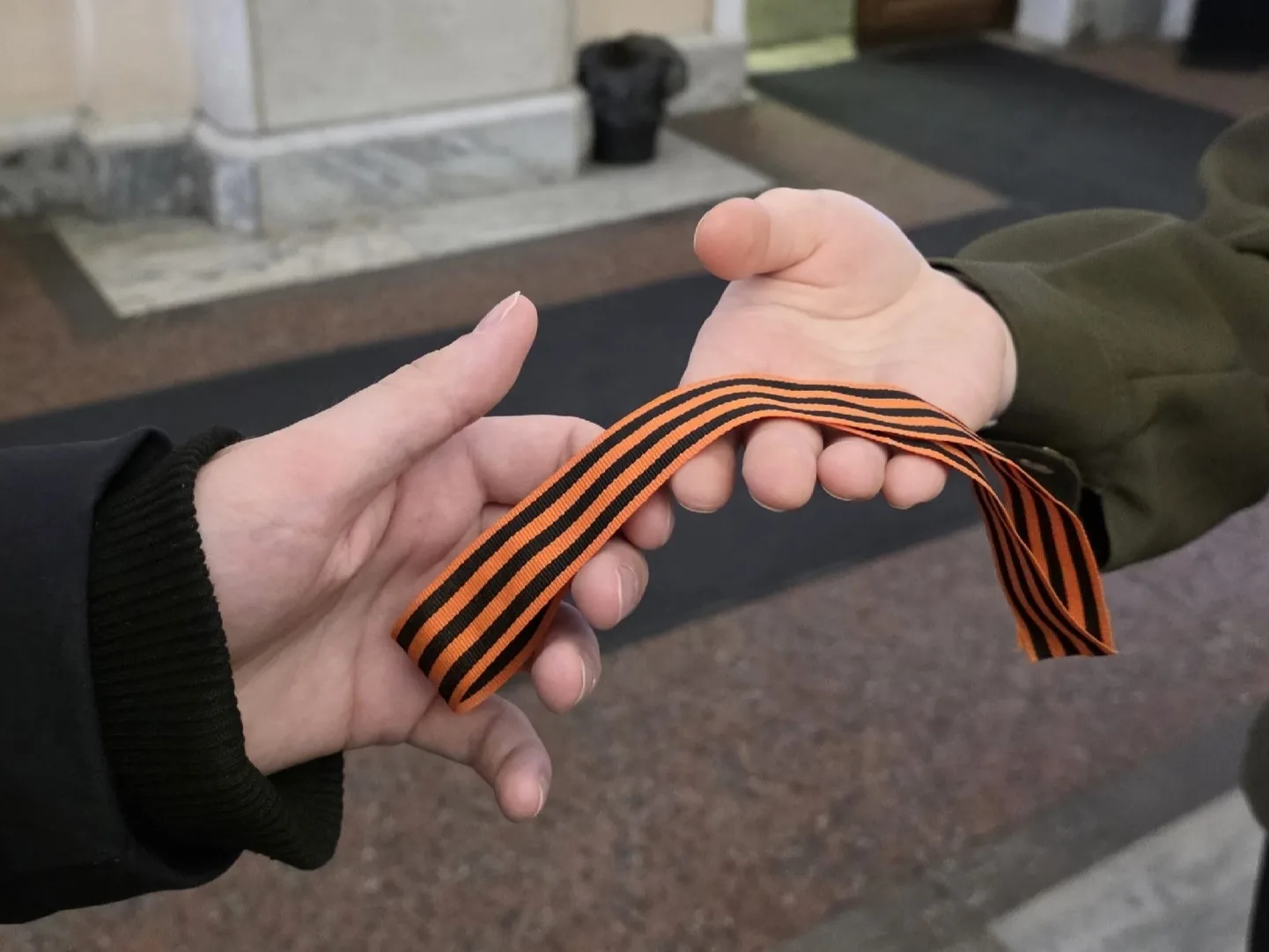 ✨ Георгиевскую ленточку раздавали сегодня в университете  Для всех нас, это символ Дня Победы, знак 