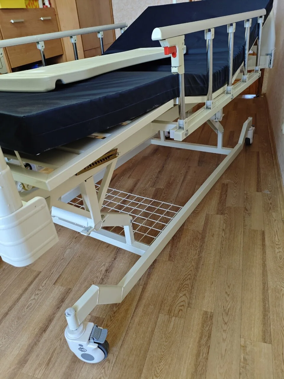 Продаëтся медицинская кровать 45 тыс р и инвалидная коляска новая 30 тыс р. На все инте...