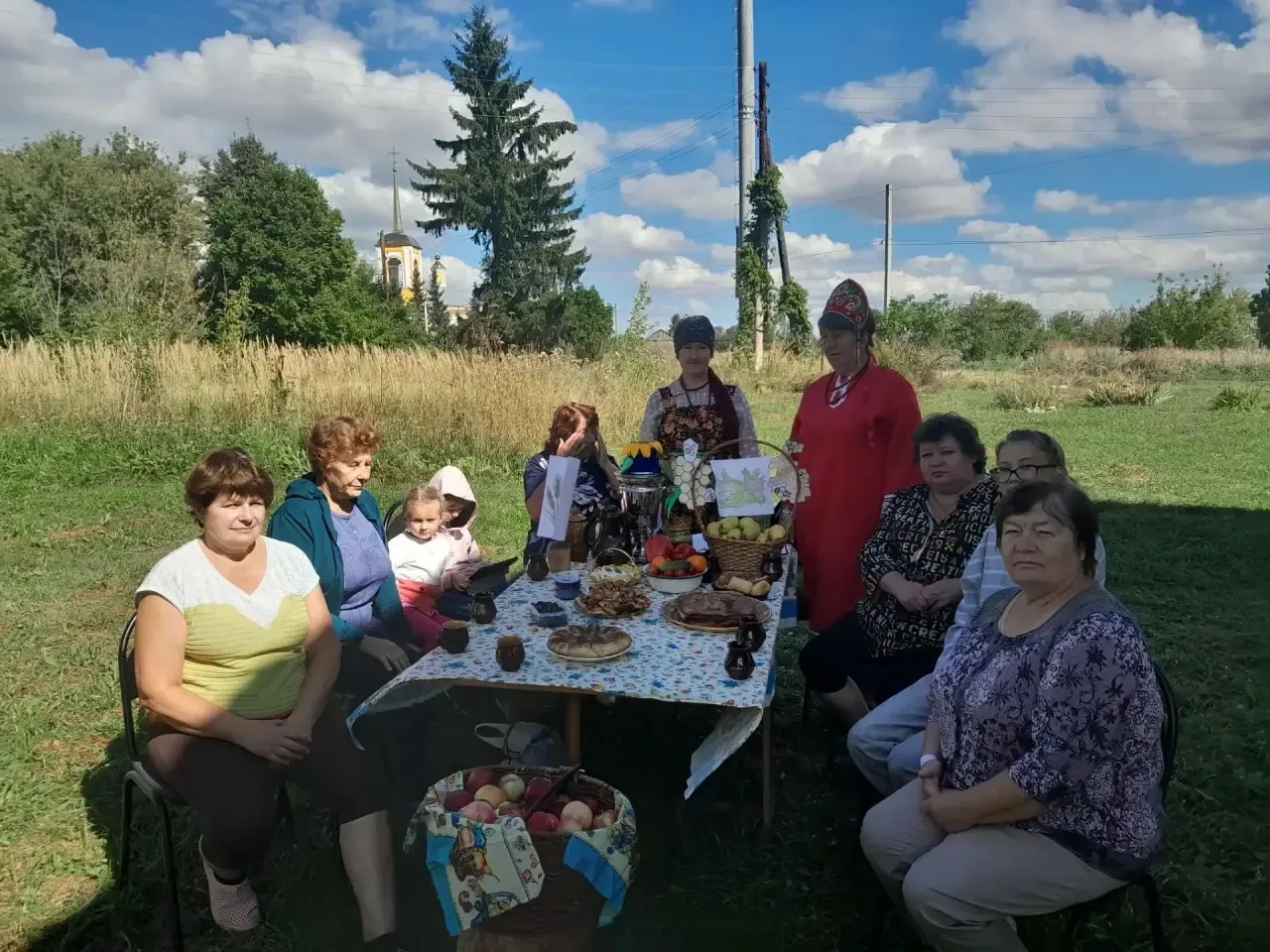 29 августа Мечнянский СК совместно с библиотекой провели час православия: "Августовские...