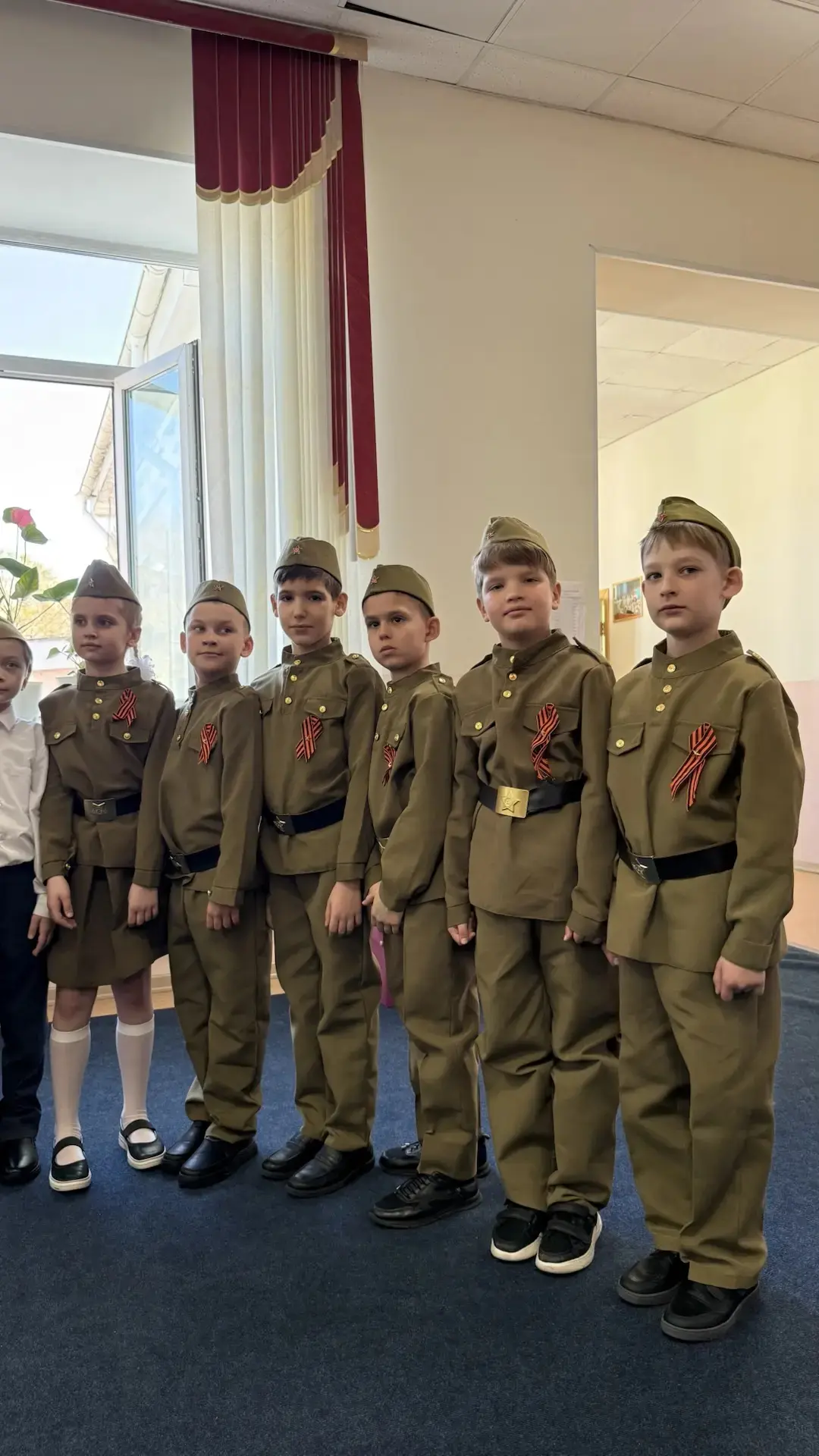 Сегодня в лицее прошла торжественная линейка, посвященная Дню Победы.