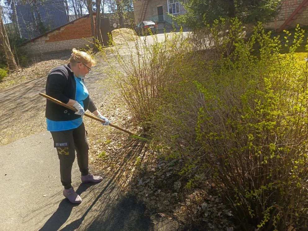 🌼 Субботник в нашем любимом детском саду! 💪 Мы собрались всей командой, чтобы сделать нашу террито