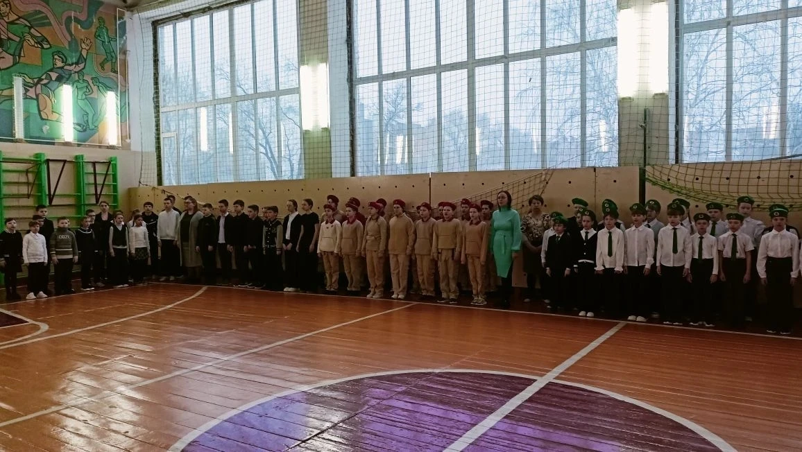 Сегодня, 2 марта, в нашей школе прошла традиционная торжественная линейка. Начало учебной недели озн