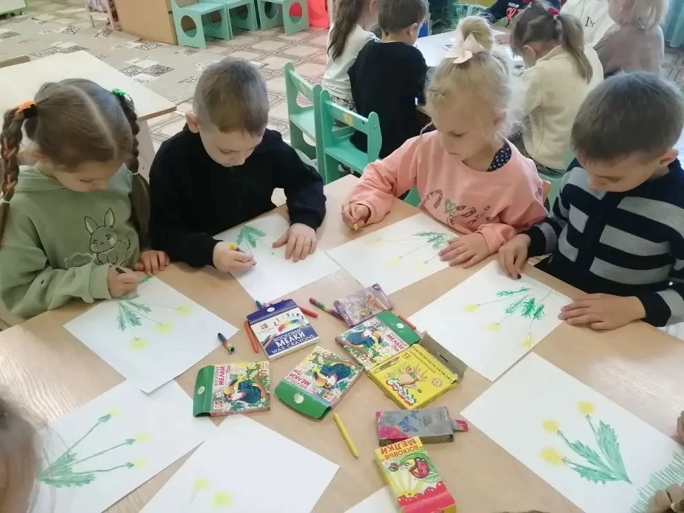 🌸 Всемирный день одуванчика: творчество наших маленьких художников! 🌸