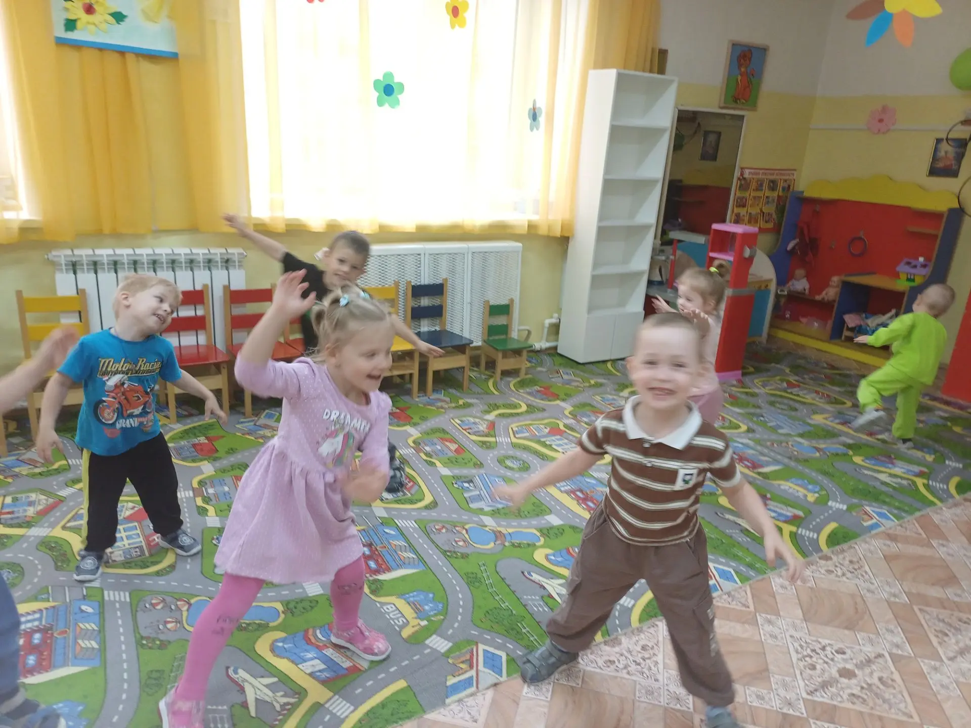 Фольклорная игра "Светлячок и фонарик"
