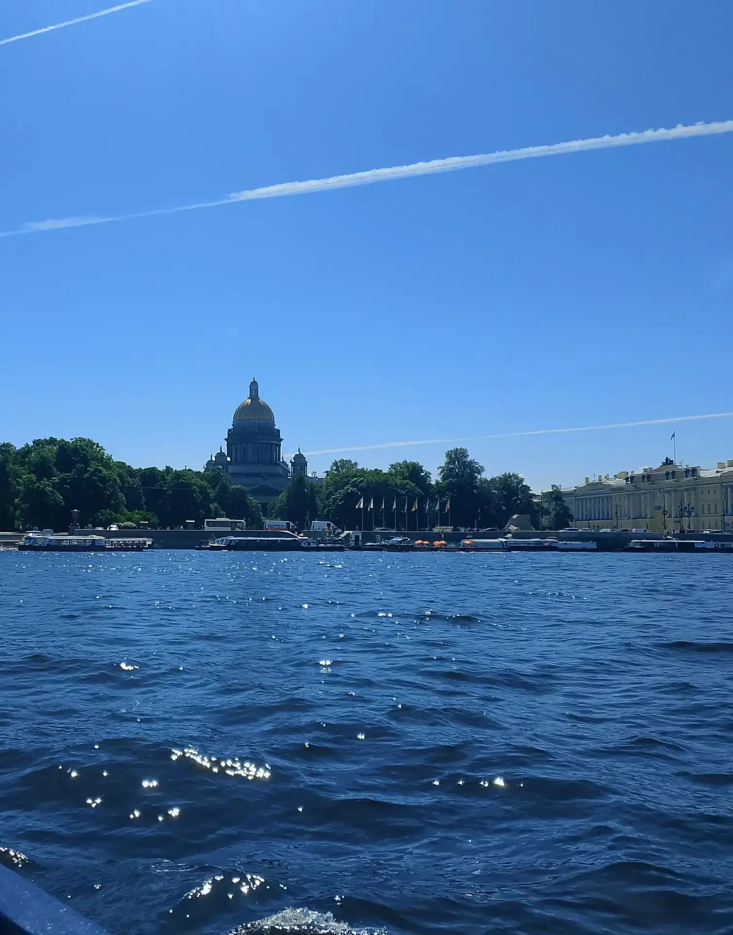 💙Синий — это не просто цвет, это про бесконечность и воздух. Наш коллаж вышел именно т...