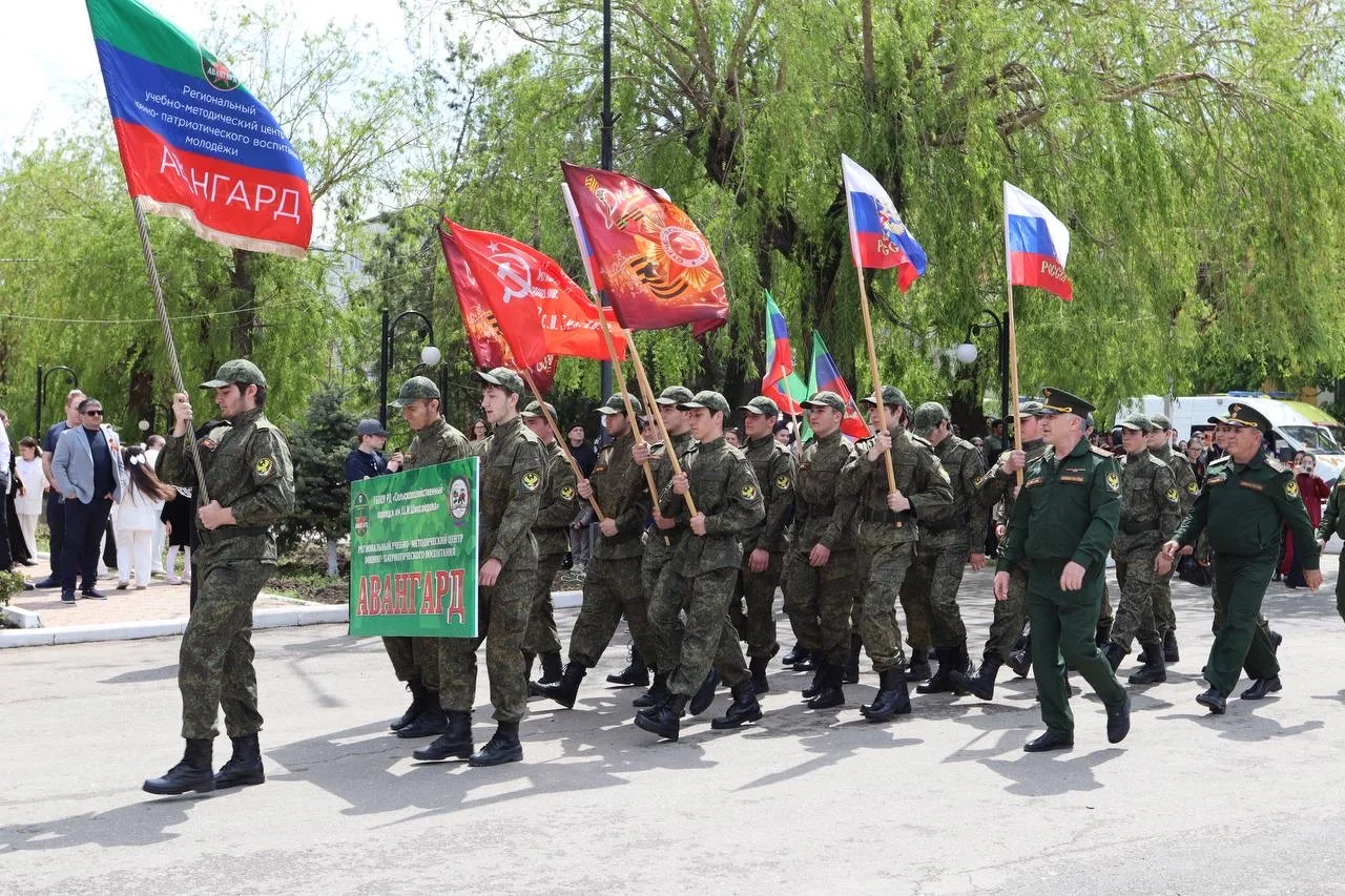 🎖 Большой фоторепортаж с торжественного митинга, прошедшего в Буйнакске в честь празднования 81-й го