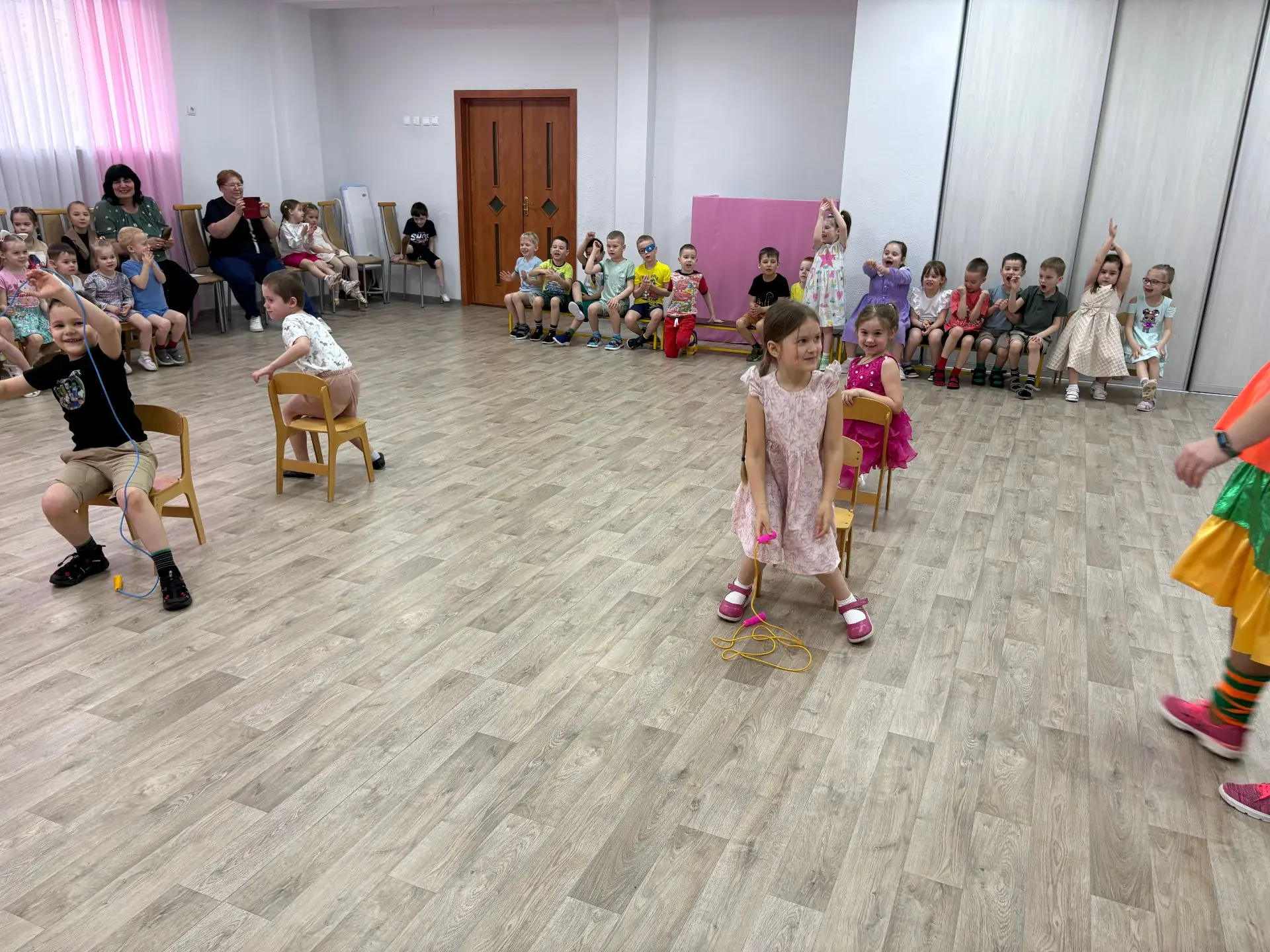 Апрель начнем мы с шутки и потехи,