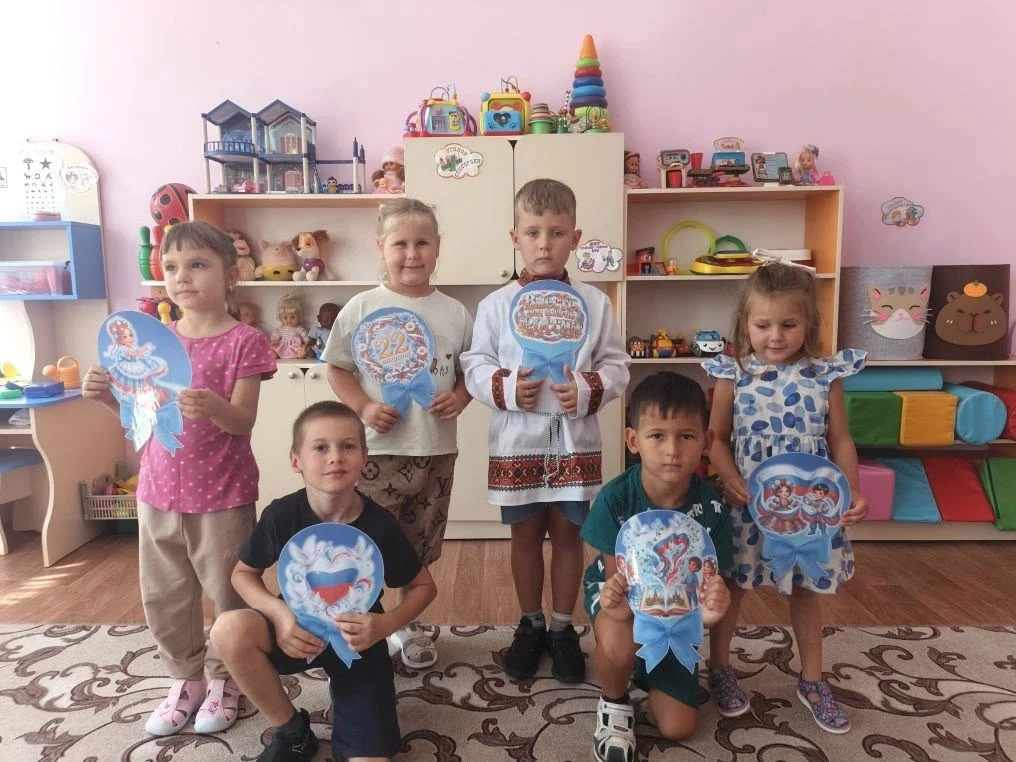 Маленькие россияне знакомятся с главным символом страны!