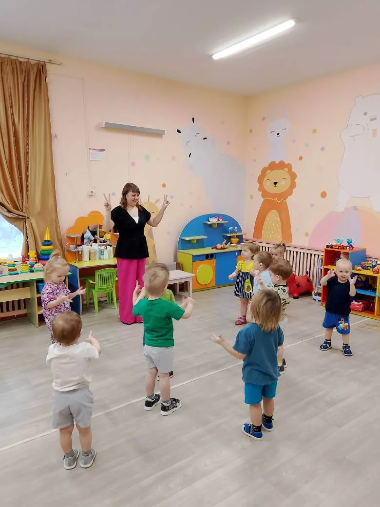 В группе Мультяшки день канцелярских товаров (отмечается в последнюю среду апреля) — это познаватель