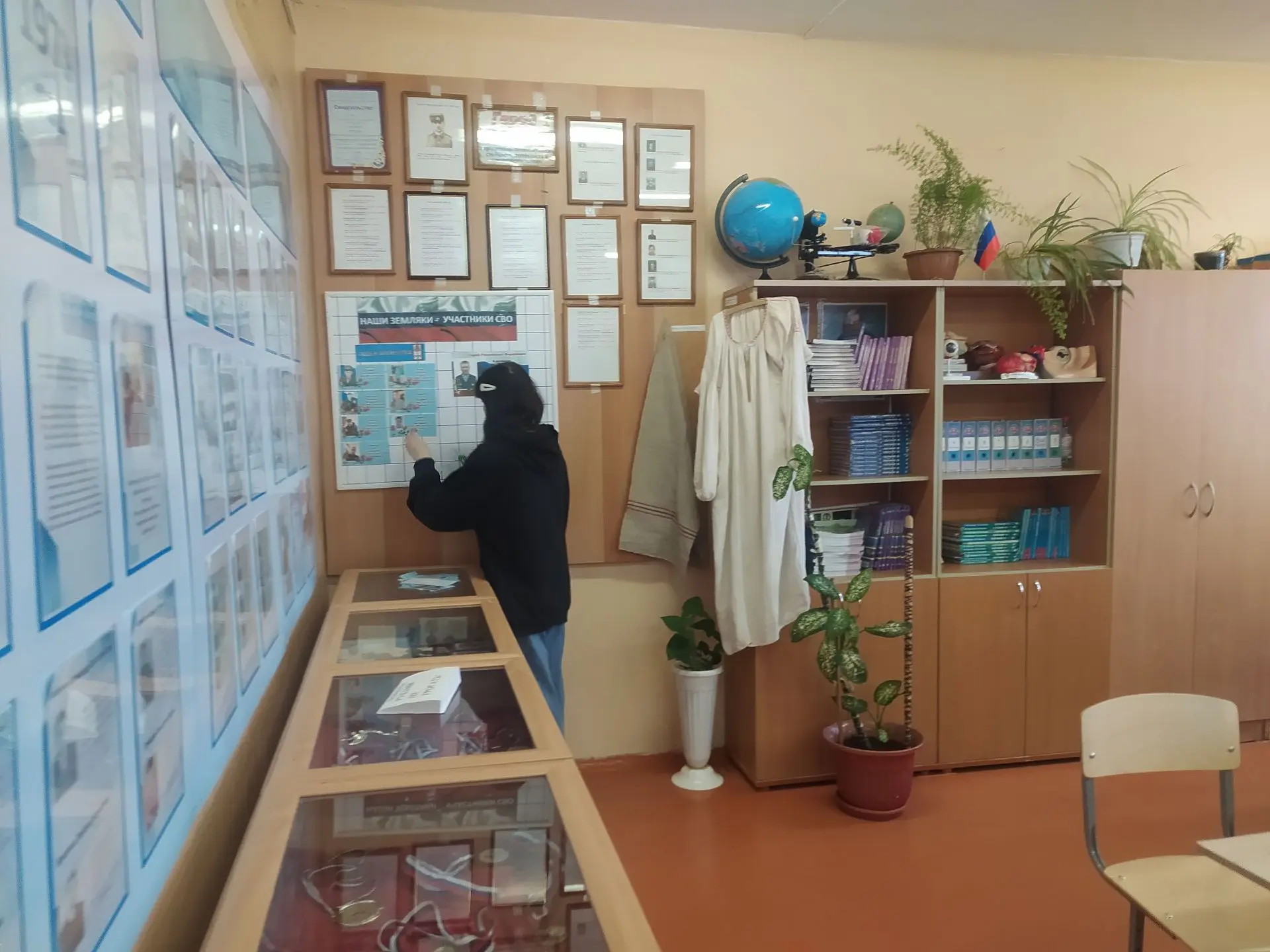 Обучающиеся МКОУ «Уйская школа – интернат VIII вида», посещающие кружок «Школьный музей...