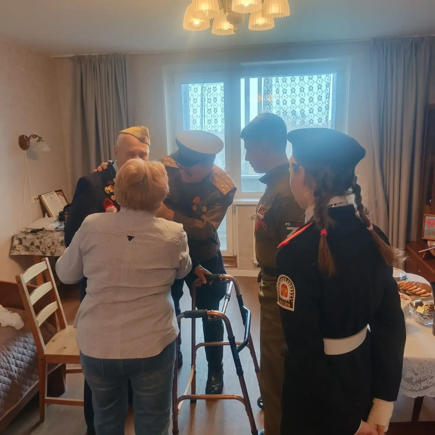 Встреча поколений: ученики нашей школы поздравили ветерана Великой Отечественной войны с 101‑летием!