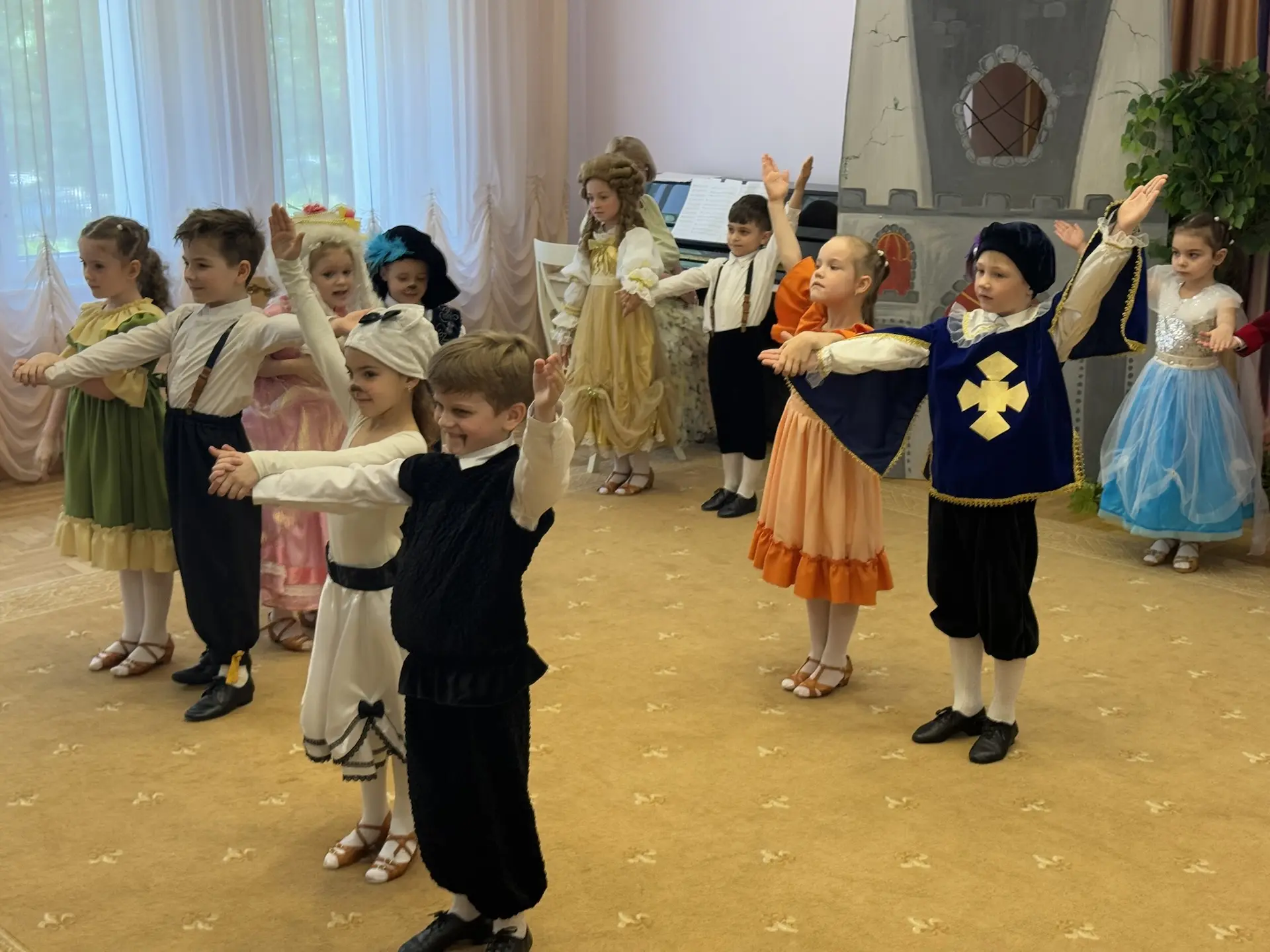 Кот в сапогах 🎭  Досталось трём братьям от отца наследство. Старший получил мельницу, средний – осла