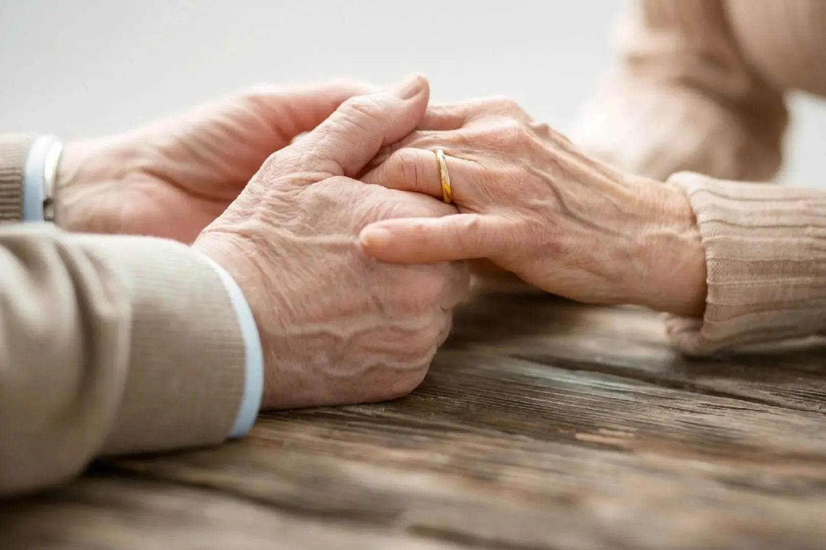💍В ХМАО ввели выплаты супругам за 75 и 80 лет жизни в браке