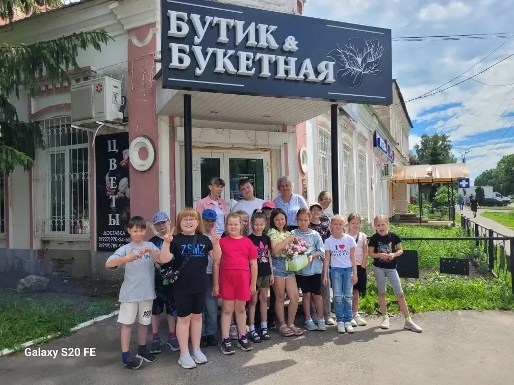 Ура!  Ребята из лагеря «Радуга»🌈 побывали в цветочном раю — в магазине «Бутик и Букетная»🌹🌺, где 