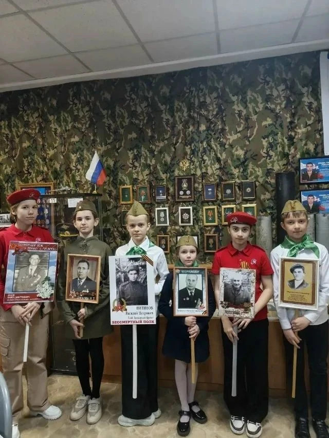 «Течёт река Бессмертного полка...» 6 мая в музее гимназии 95 «Ратная слава России» прошла трогательн