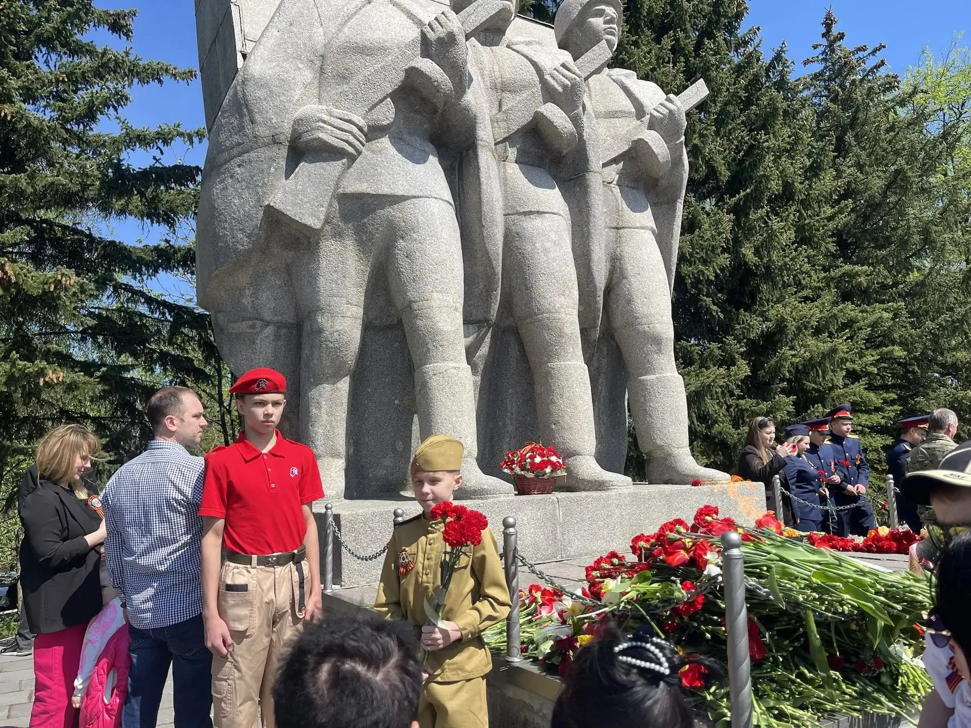 С 28 апреля на Холме воинской славы стартовала Вахта памяти! Самые достойные  школьники...