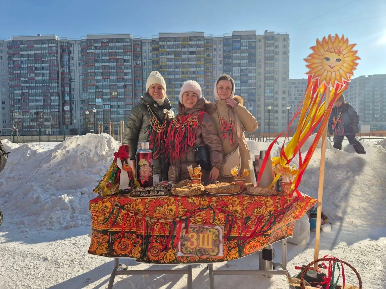 Как мы Зиму провожали!  В нашей школе сегодня пахло блинами и весной! Ученики начальной школы провод