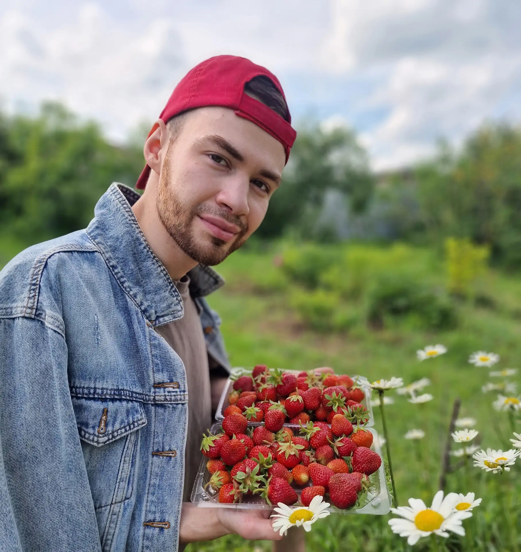 Всем привет! Даниил Добров на 104.5 FM 👋 
Три часа буду с вами, всем хорошего вечера!