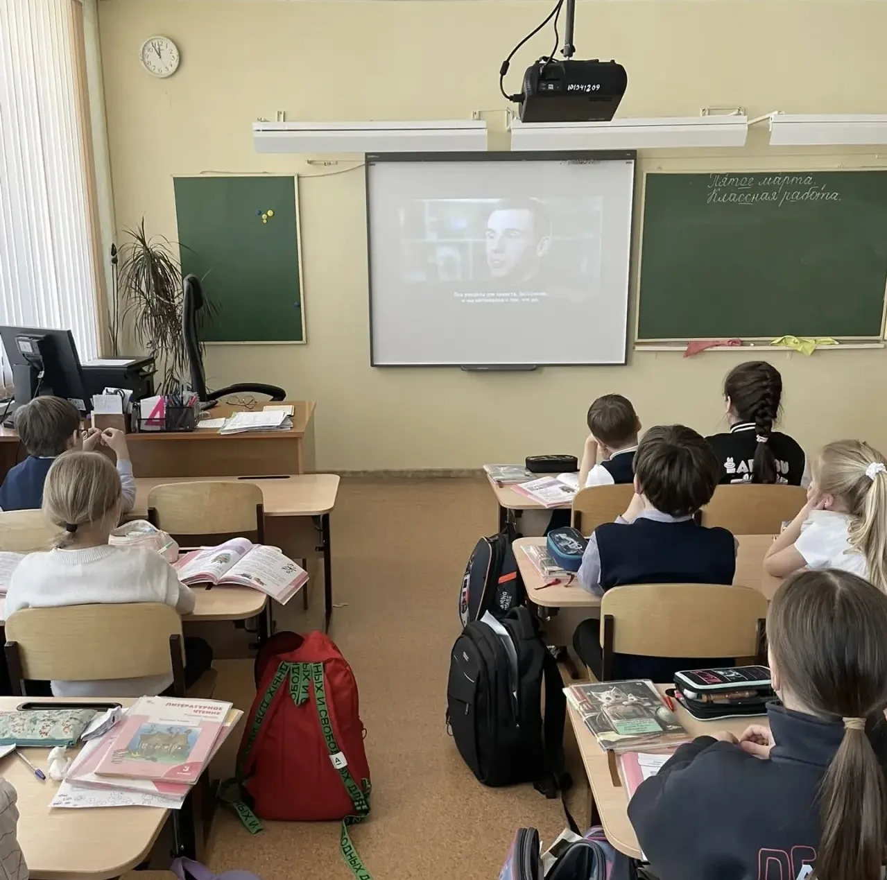 Герои нашего времени: сила духа и ответственность 🎖️  На этой неделе в Лицее прошли классные часы, п