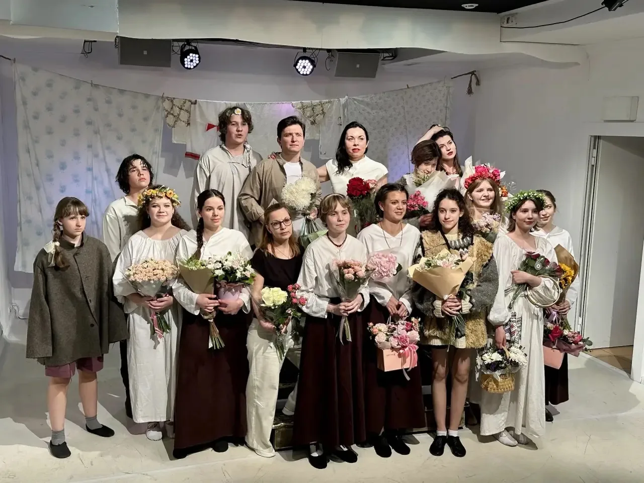 🎭 А вы знали, что наши ученики играют в учебной группе театра «МОСТ»?

⭐️ Талантливые восьмиклассни