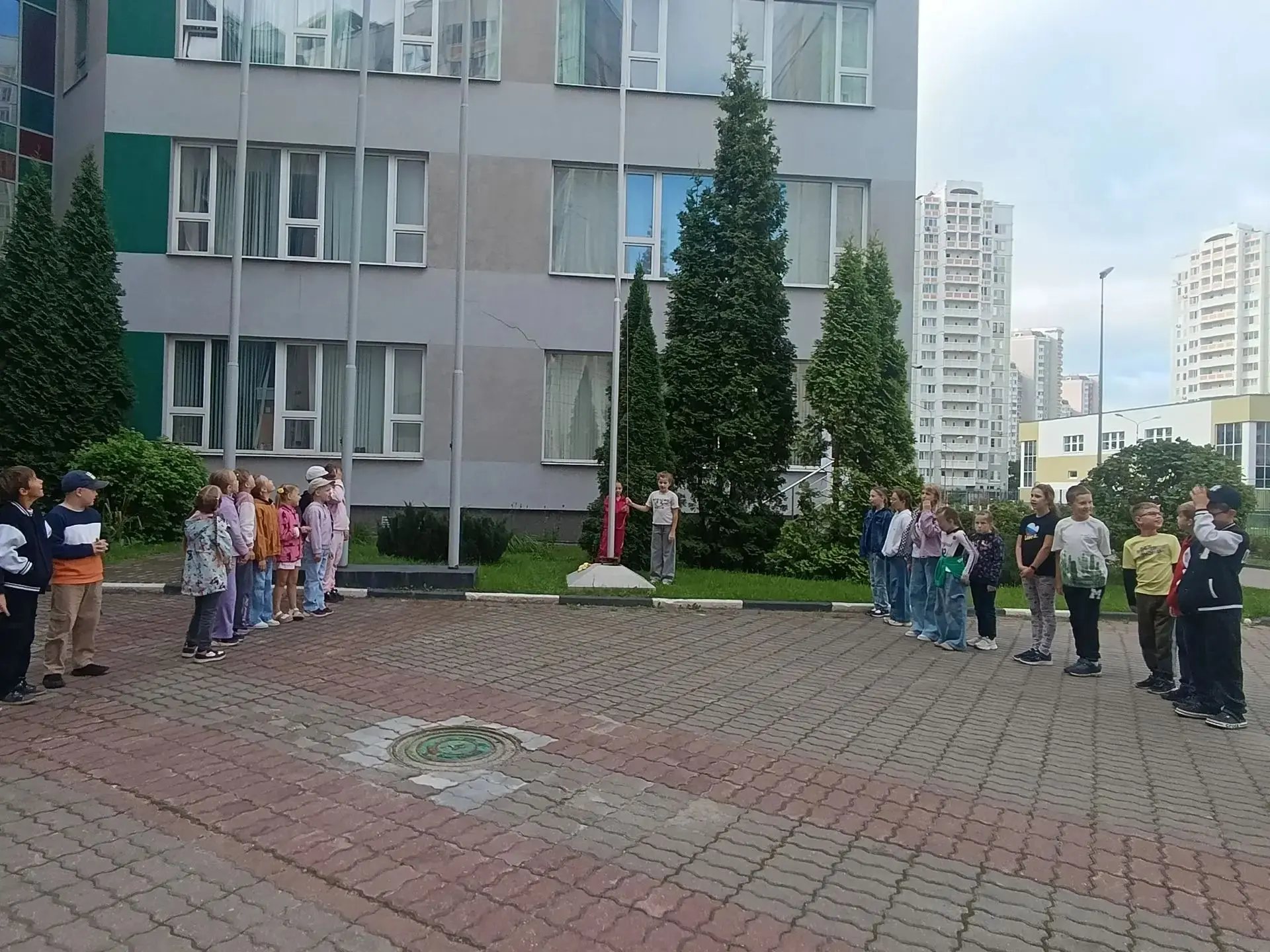 Сегодня, 24 августа в нашем лагере Мечта традиционно утро началось с торжественного под...