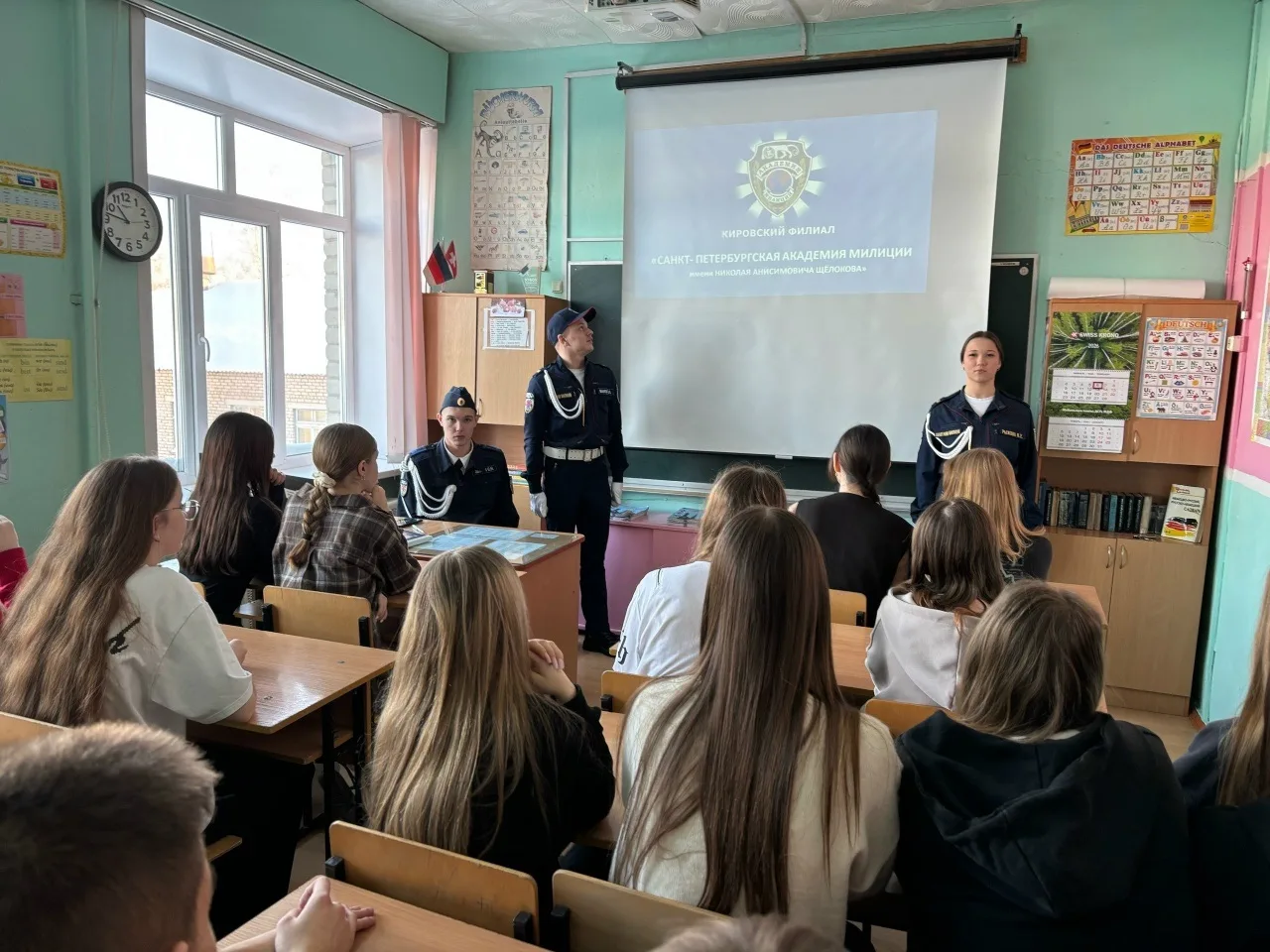 Профориентационная встреча👩‍🎓  6 февраля учащиеся 9-11 классов МБОУ СОШ №6 встретились с курсантами 