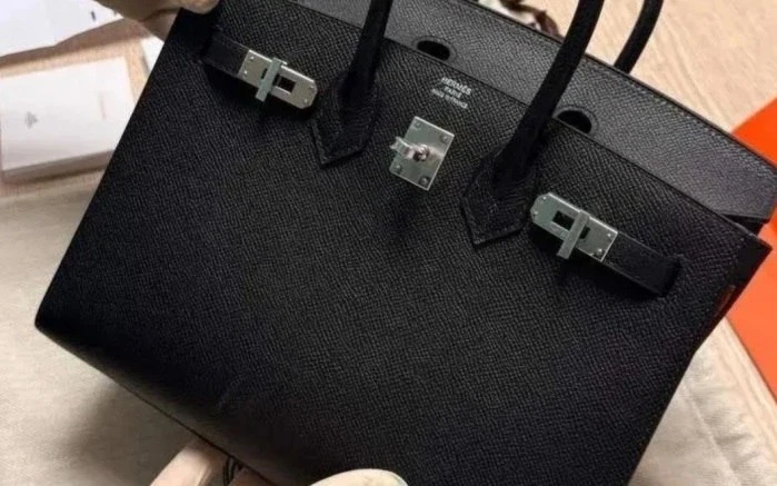 Hermes Birkin Black Togo Palladium Hardware – дальше читайте только те, кто может это выговорить.

Р