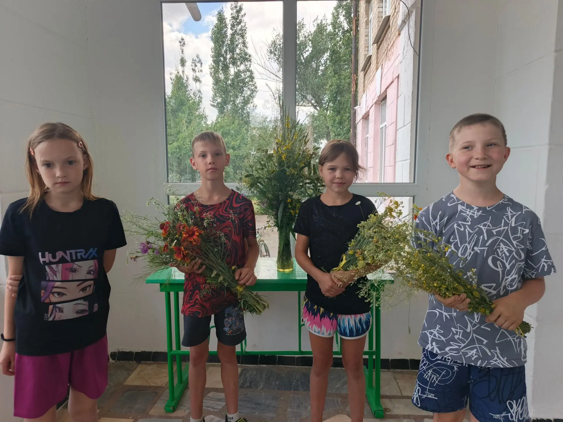 День эколога

Давайте, люди.

Дружить друг с другом,

Как птицы с небом,

Как ветер с лугом.

Как па