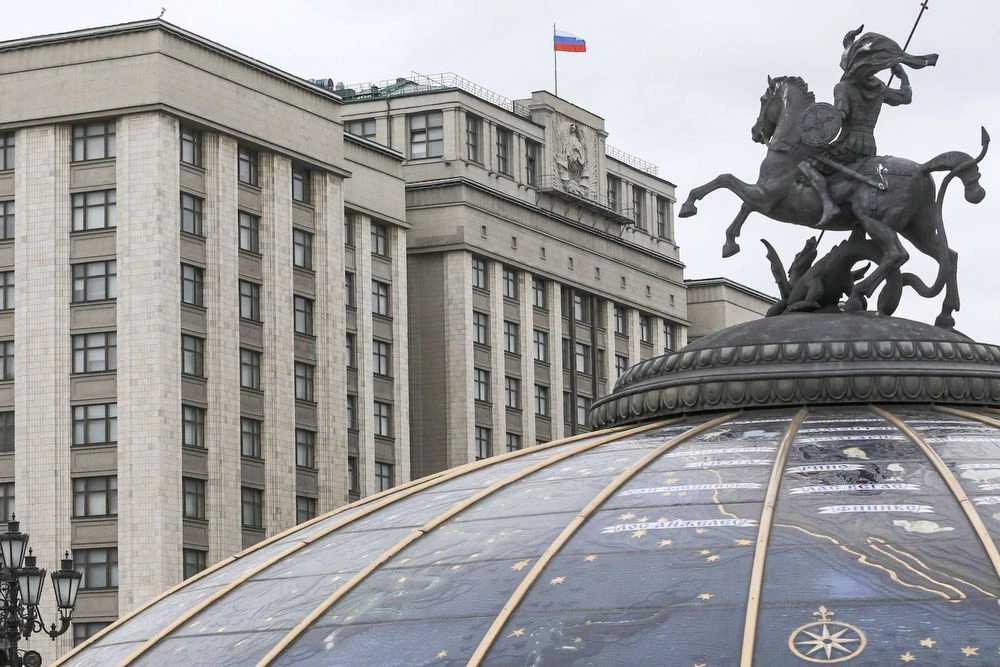 Госдума ужесточила правила получения гражданства и ВНЖ для мигрантов с судимостью
