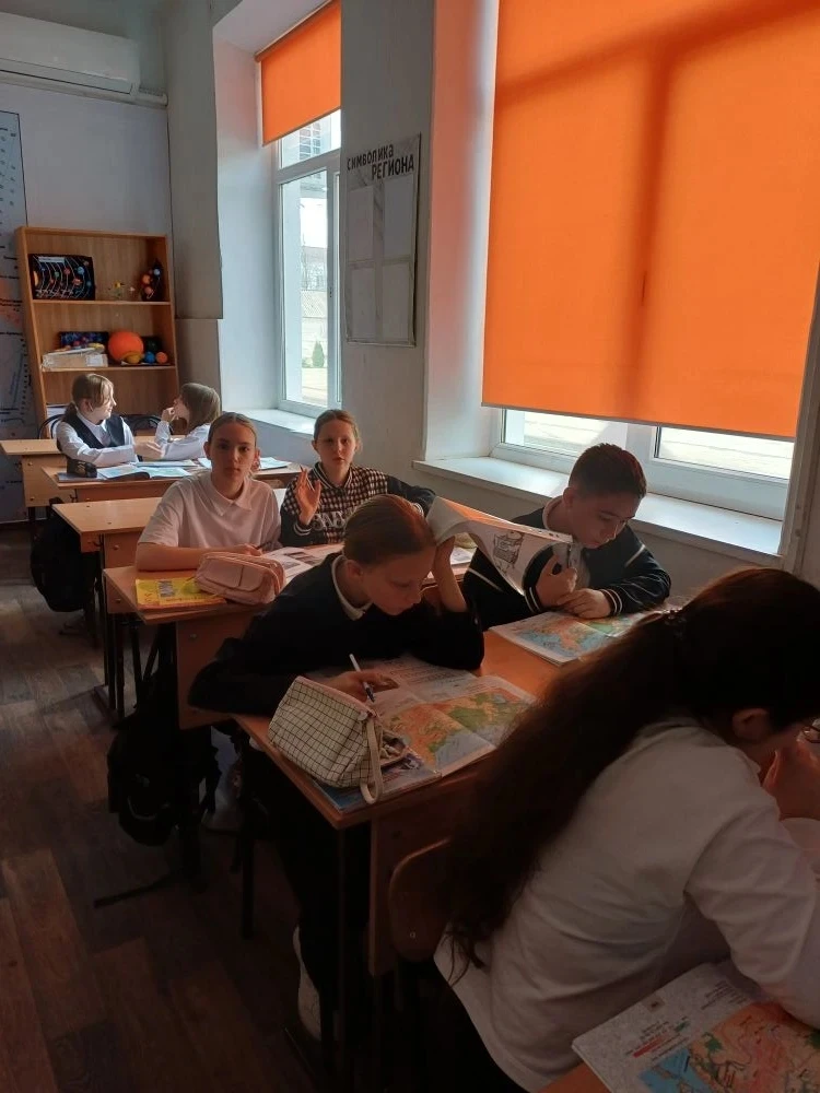 День географии в 6 классе: знакомимся с Россией!🇷🇺  ✏️На этой неделе в 6-х классах прошло увлекатель
