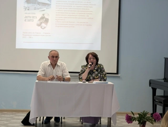 Встреча писателя с земляками
В Старошайговской детской школе искусств им. Г.И. Сураева-Королёва сост