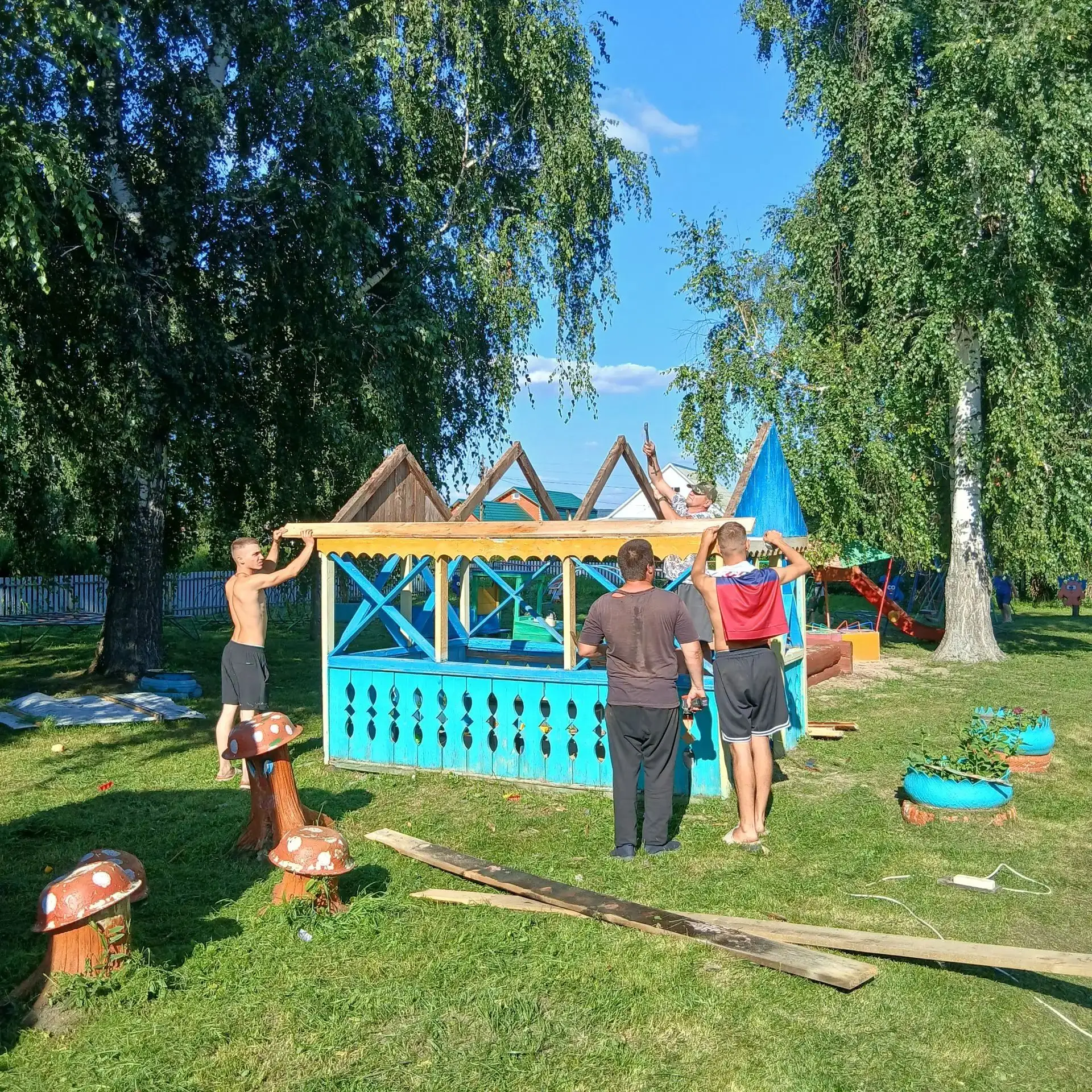 Выражаем огромную благодарность родителям филиала детского сада с. Иванырс за помощь в перекрытии бе