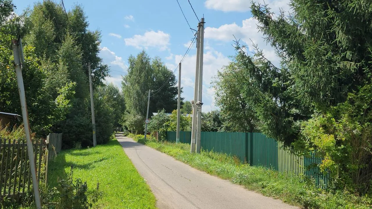 💡 В деревне Мишнево на Западной улице устанавливают новые уличные фонари по программе ...