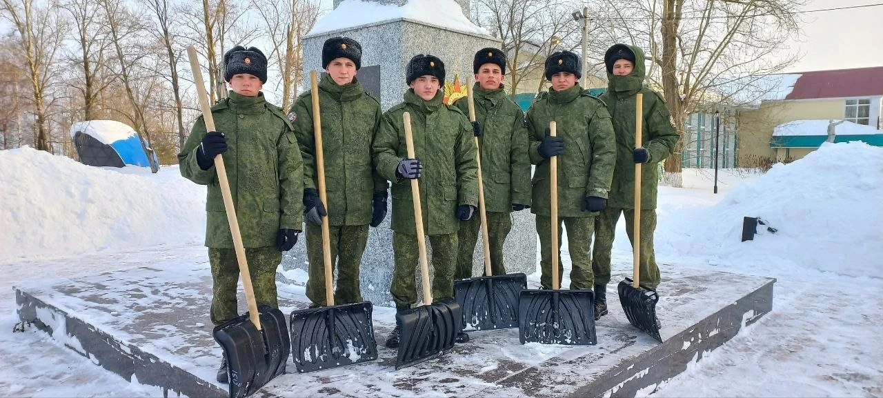 В акции "Обелиск " приняли учащиеся 10 класса. Воспитатель  Губайдуллин И.И. раньше.