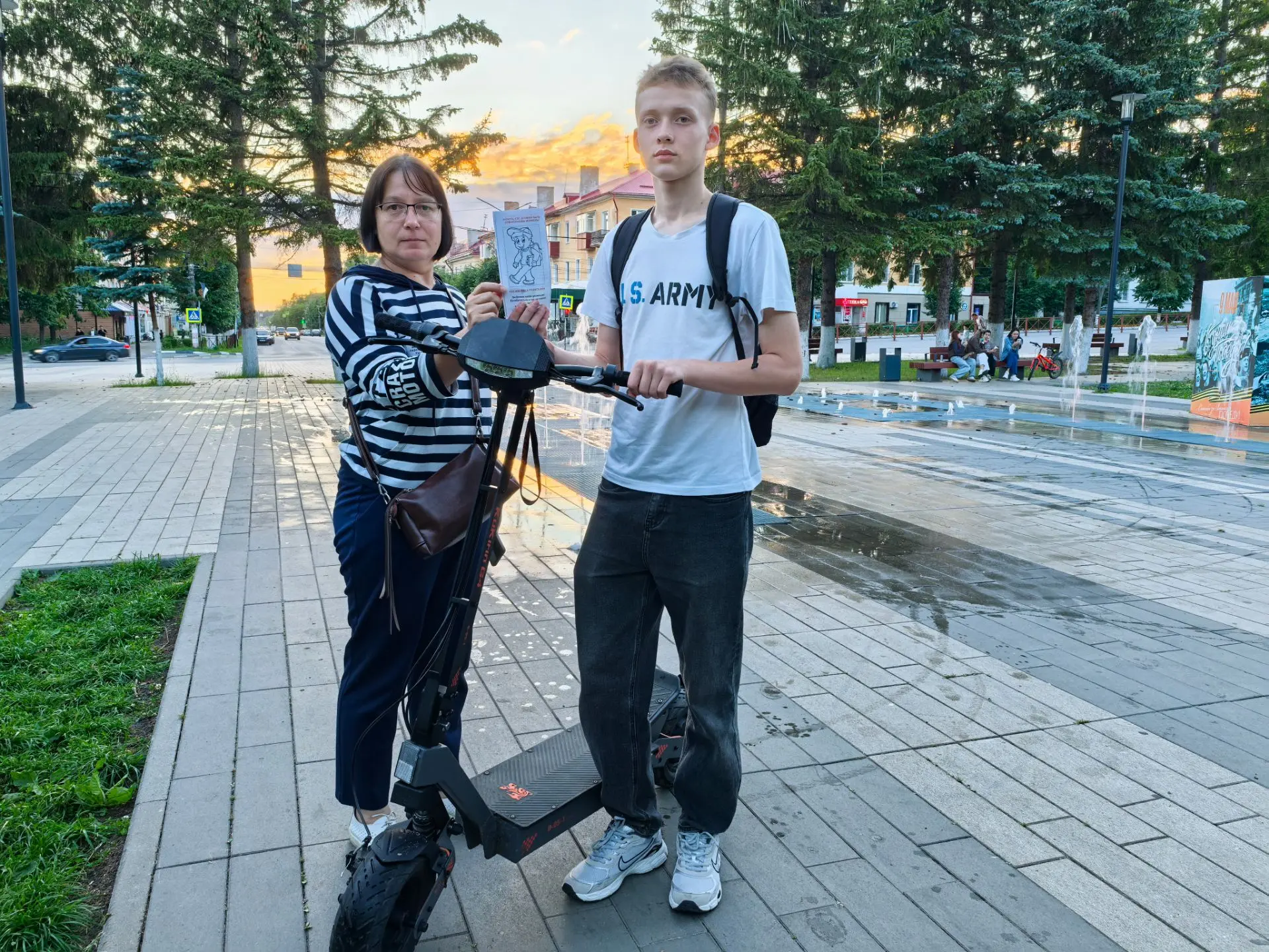 🛴 Акция «Самокат»: вместе за безопасность на дорогах! 🛴

☝️Сегодня педагоги нашей школы провели ак