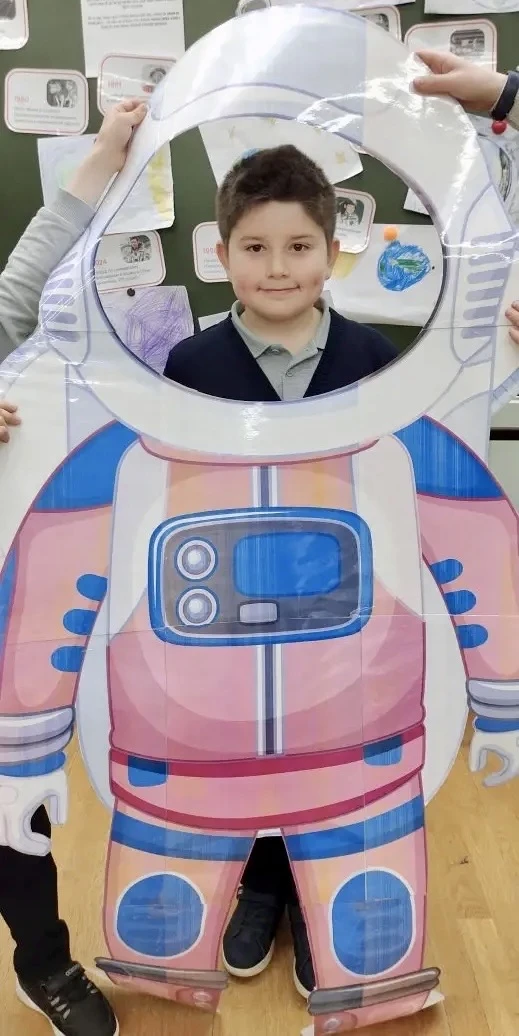 🚀 Космическая пятница в нашей школе! 🌌  В преддверии Дня космонавтики наша школа буквально окунулась