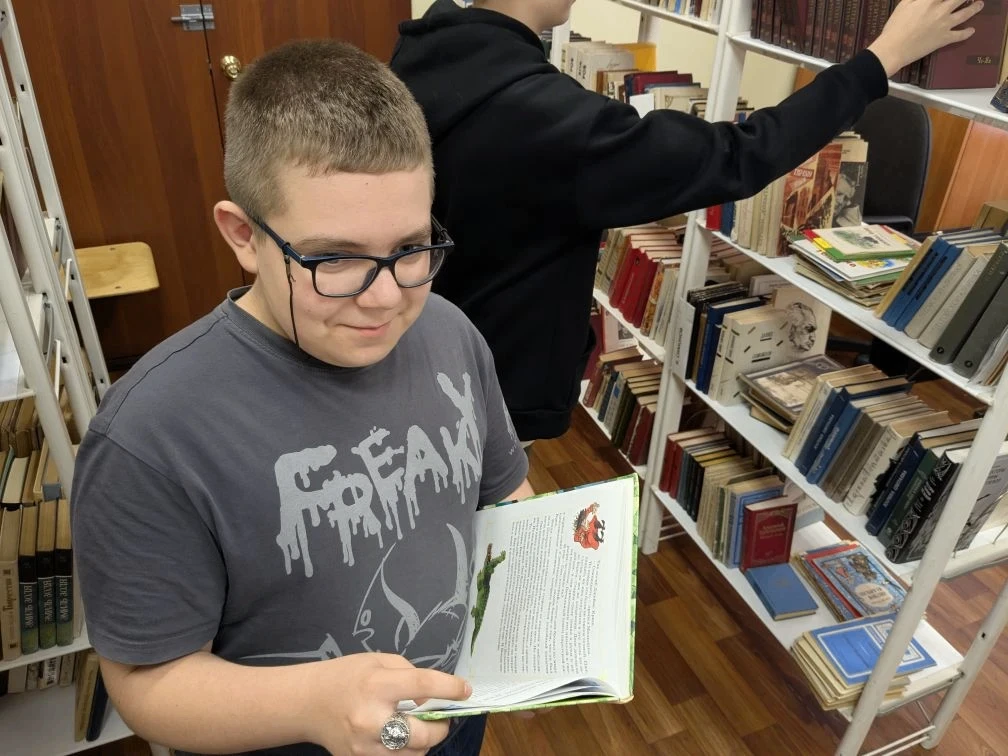 📚 В библиотеке прошла встреча любителей фантастики! Пришли те, кто любит фэнтези, фантастику и по-на