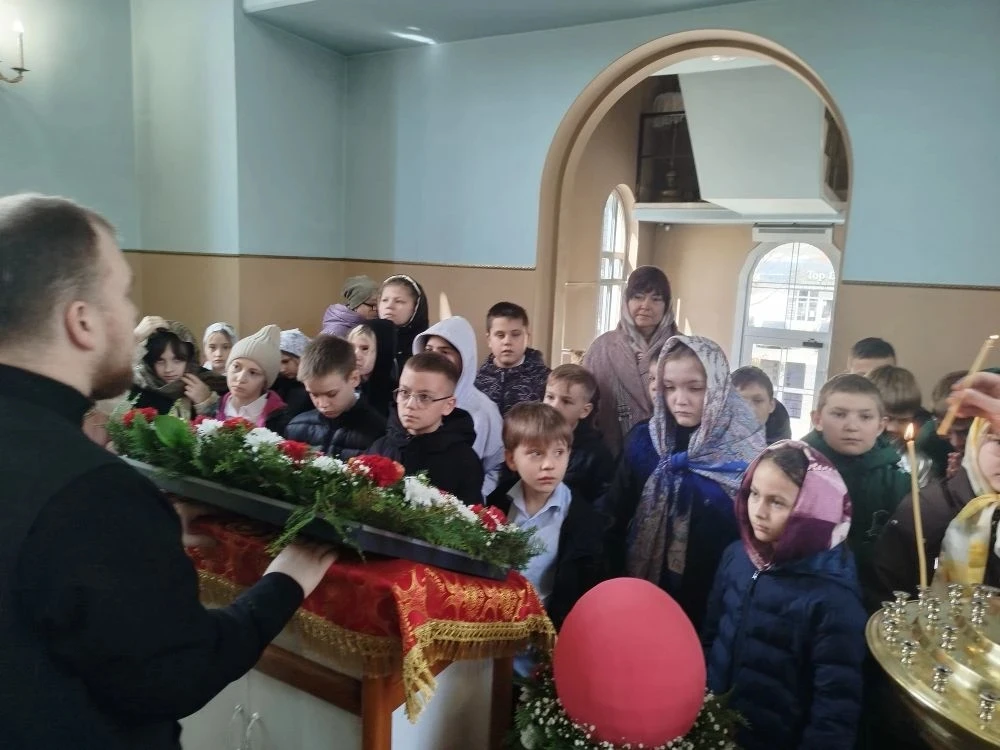 ПРАВОСЛАВНАЯ БЕСЕДА   ✏️14 апреля 4 " В" и 4 "Б" классы в рамках урока ОПК посетили Часовню.  ✨️Дети
