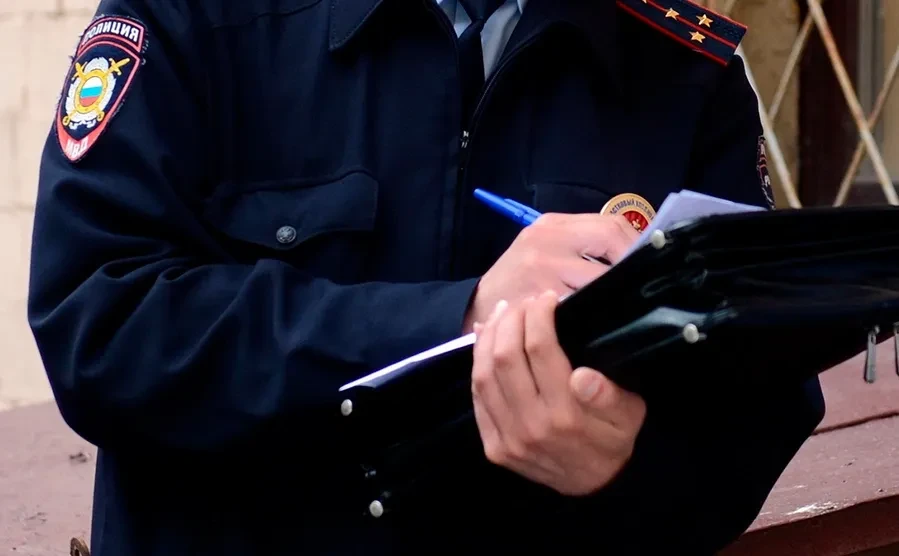 В Сарпинском районе полицейские задержали мужчину за угрозу убийством во время бытового...