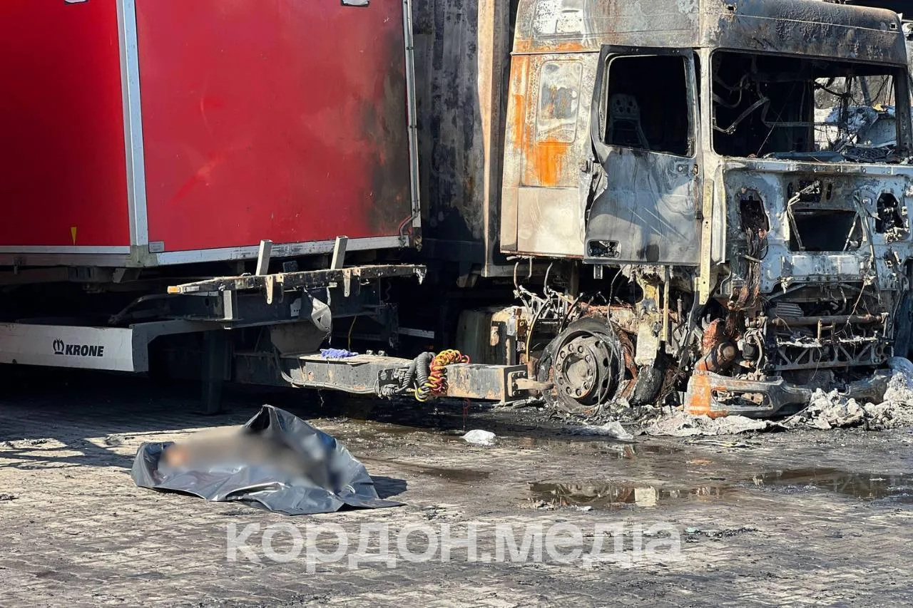 🔥🇺🇦 В Сумской области очередной терминал "Нова Пошты" принял по себе порцию дронов