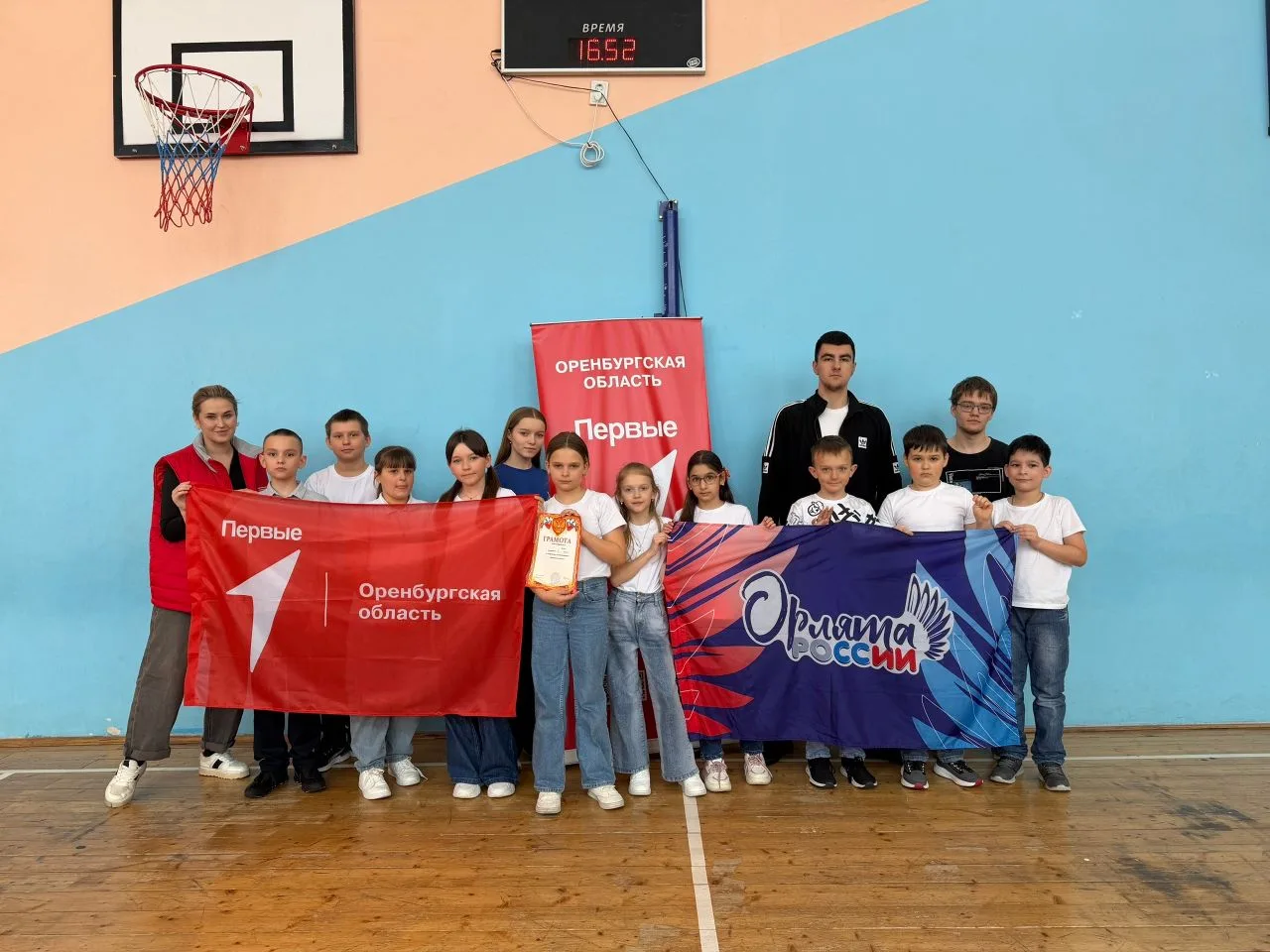 Орлята расправляют крылья! 🦅 Спортивный азарт в 4-х классах!  Сегодня в нашей школе прошел школьный 
