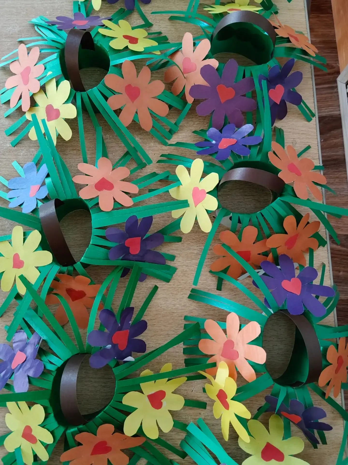 💐 С любовью в каждом лепестке: готовим подарки ко Дню пожилого человека!