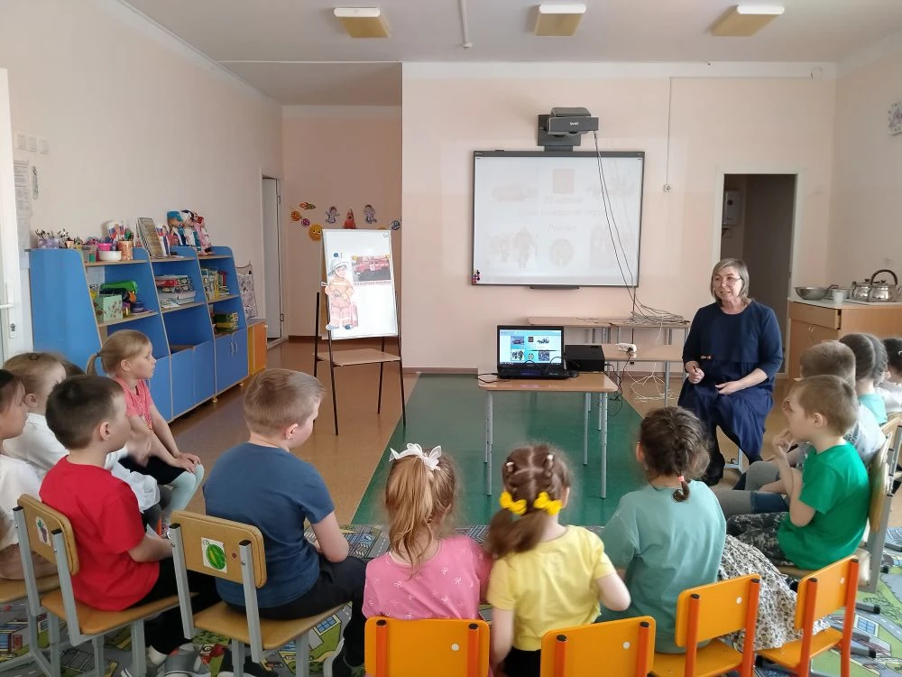 Сегодня в старшей разновозрастой группе провели увлекательное занятие, которое было посвящено Дню по