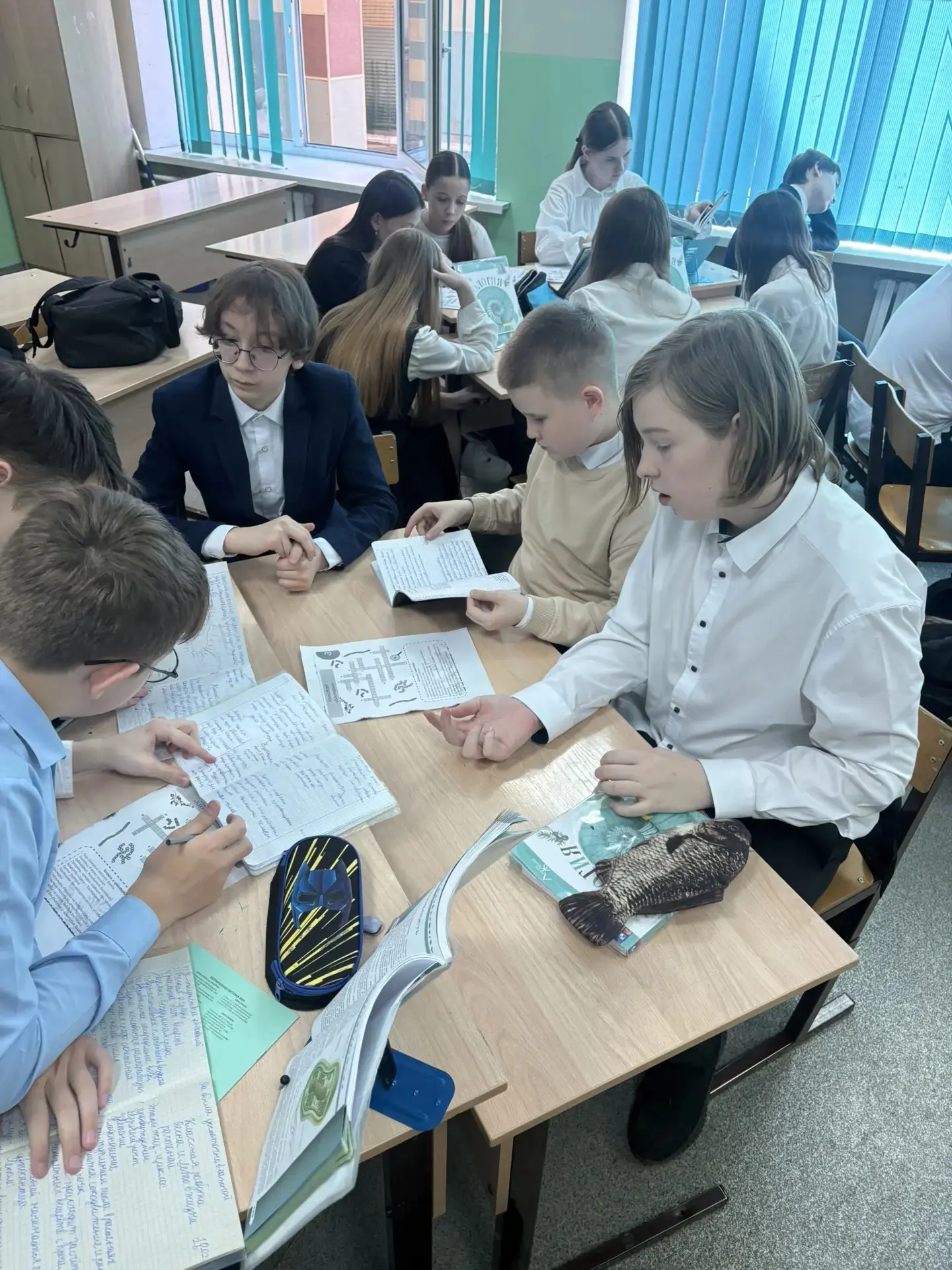 🦠 ОНИ ВЕЗДЕ: Как учащиеся 7- го класса прошли сквозь «Удивительный мир бактерий»  Сегодня в 7-х клас
