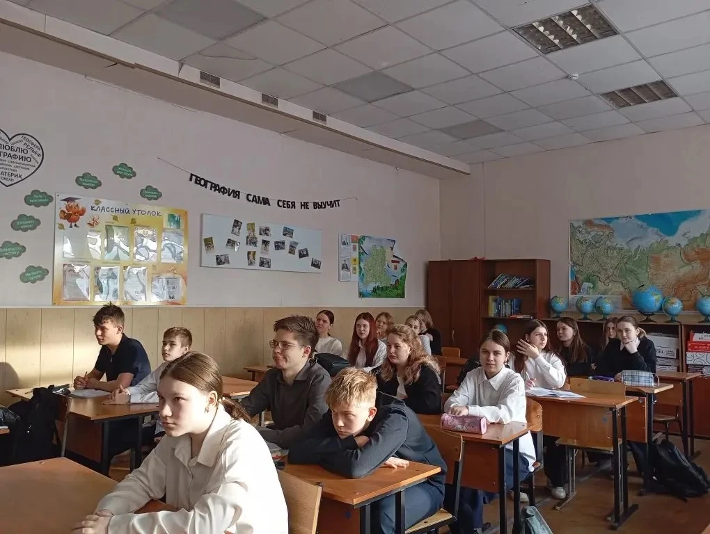 НОВАЯ УЧЕБНАЯ НЕДЕЛЯ: ТРАДИЦИИ И ЦИФРОВАЯ БЕЗОПАСНОСТЬ  Новая рабочая неделя в МБОУ СШ №28 г. Липецк